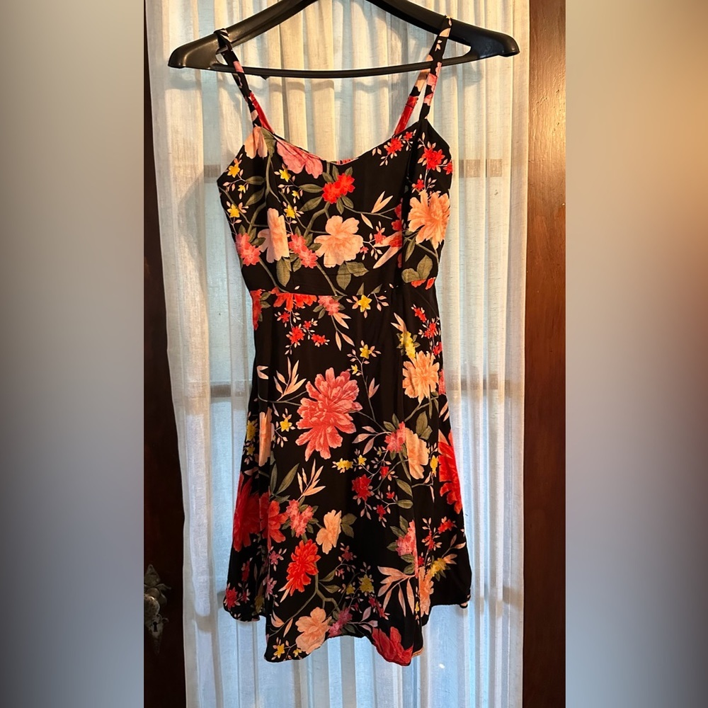 EUC Women’s Old Navy S Dress Floral cami spaghetti strap mini multicolor sexy